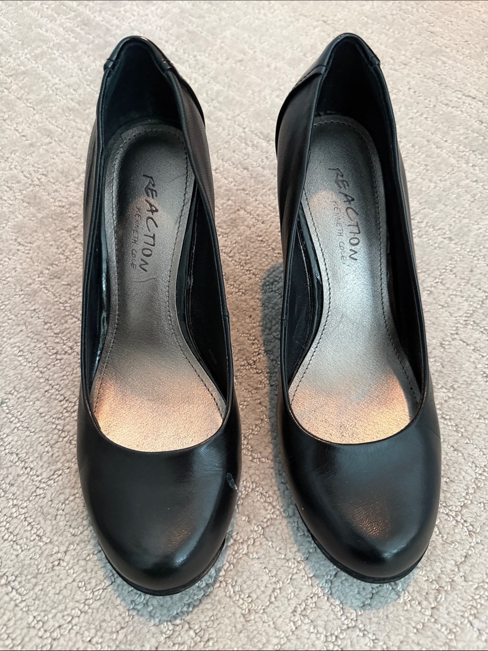 Reaction Kenneth Cole Black Round-Toe Dress Pumps